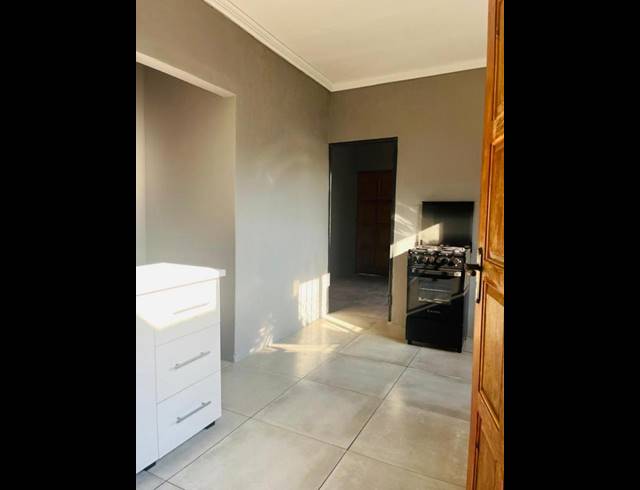 2 BEDROOM PROPERTY TO RENT IN NALEDI